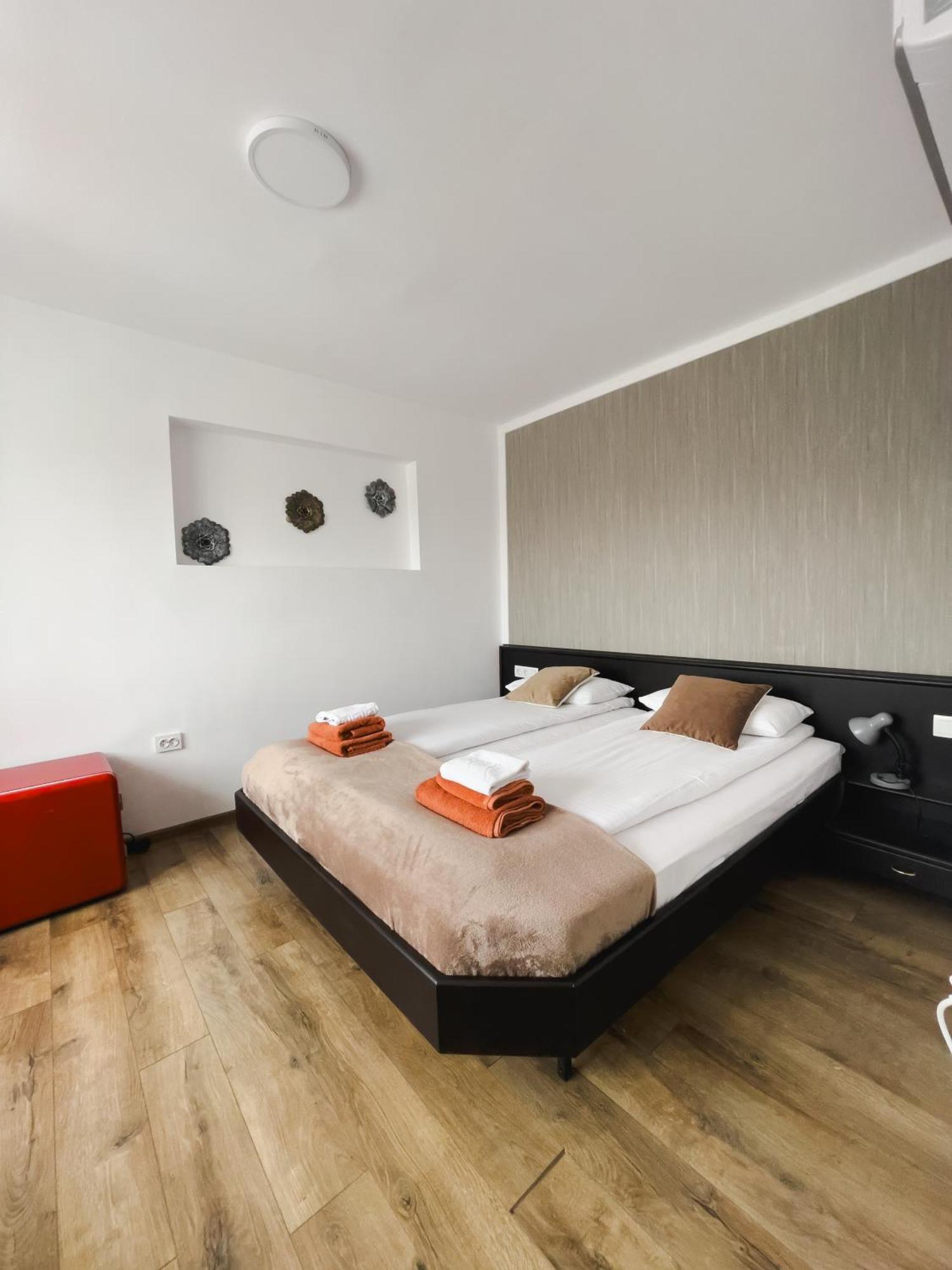 Hotel Myda Apahida Esterno foto